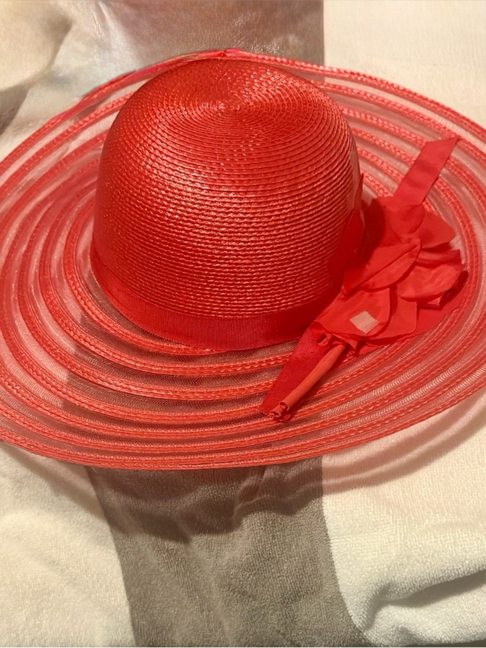 Elegant Red Wide-Brim Straw Hat with Decorative Bow